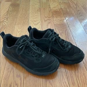 Boys Under Armour sneakers size 6Y - GUC great as a “play pair”!